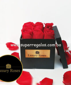 Caja de madera con 9 rosas - Luxury Roses