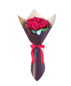 Ramo de 12 rosas en bouquet envoltura negra