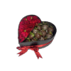 Corazon de frutillas y clavelines rojos